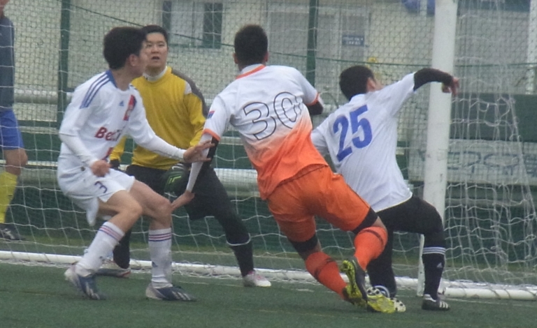 Keigo our new no.30 kept the Dutch defence busy all afternoon.